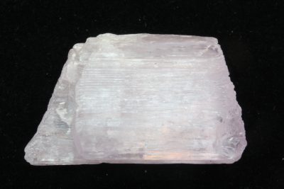 Kunzitt  15,3g   15 x 21 x 30mm  fra Chitral valley, Khyber, Pakhtunkhwa, Pakistan.