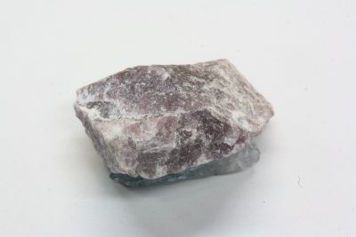 Ussingitt   5g 2 x 2,5cm fra Umba mine Lovozero, Murmansk Oblast, Russland.