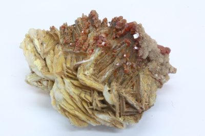 Vanadinitt, Barytt  42g  3,5 x 4,5cm  fra Mibladen, Midelt, Marokko.