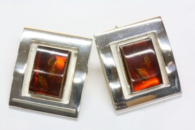 Rav sølv ørestikker B med 8 x 12mm stein.   fra Baltikum, Østersjøen.
