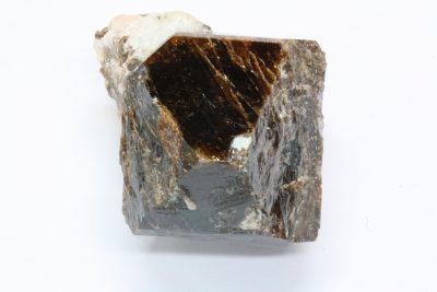 Zirkon (Hyasint) A  104g  4 x 4,5cm  fra Seiland, Alta, Norge.