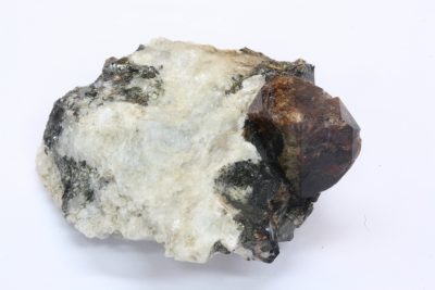 Zirkon (Hyasint) B  34g  3,5 x 4,5cm  fra Seiland, Alta, Norge.