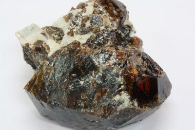 Zirkon (Hyasint) B  80g  4 x 4,5cm  fra Seiland, Alta, Norge.