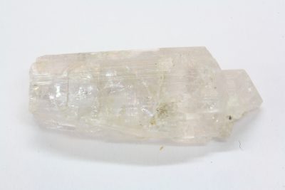 Skapolitt lilla krystall  11,80ct  9 x 24mm