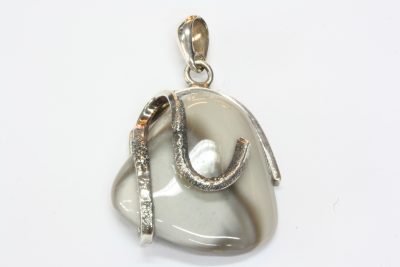 Agat anheng med  26 x 28mm stein.