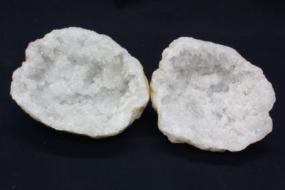Bergkrystall geode B  790g  9 x 12cm fra Marousch i Marokko. Prisen er for paret.