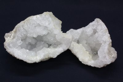 Bergkrystall geode B  924g  11 x 12cm fra Marousch i Marokko. Prisen er for paret.