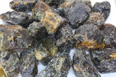 Copal, fossil harpiks råsteinsbit 4 til 5cm  ca 4mill. år fra Sava på Madagaskar