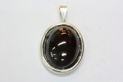Granat sølv anheng med 10 x 14mm stein.