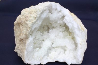 Bergkrystall geode  2,5kg  14 x 21cm fra Marousch, Marokko.