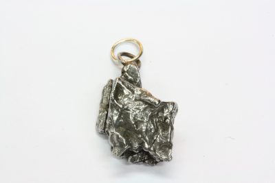 Meteoritt anheng 7,6g  Jernmeteoritt fra Campo del Cielo i Argentina.