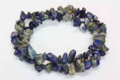 Lapis Lazuli, langt strikkarmbånd med chipsstein.
